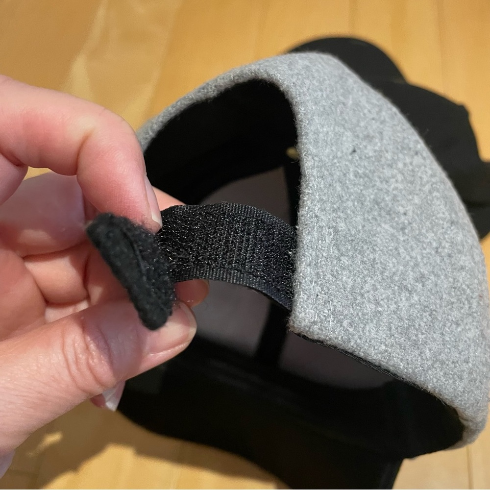 2 women’s cap - Picture 4 of 8